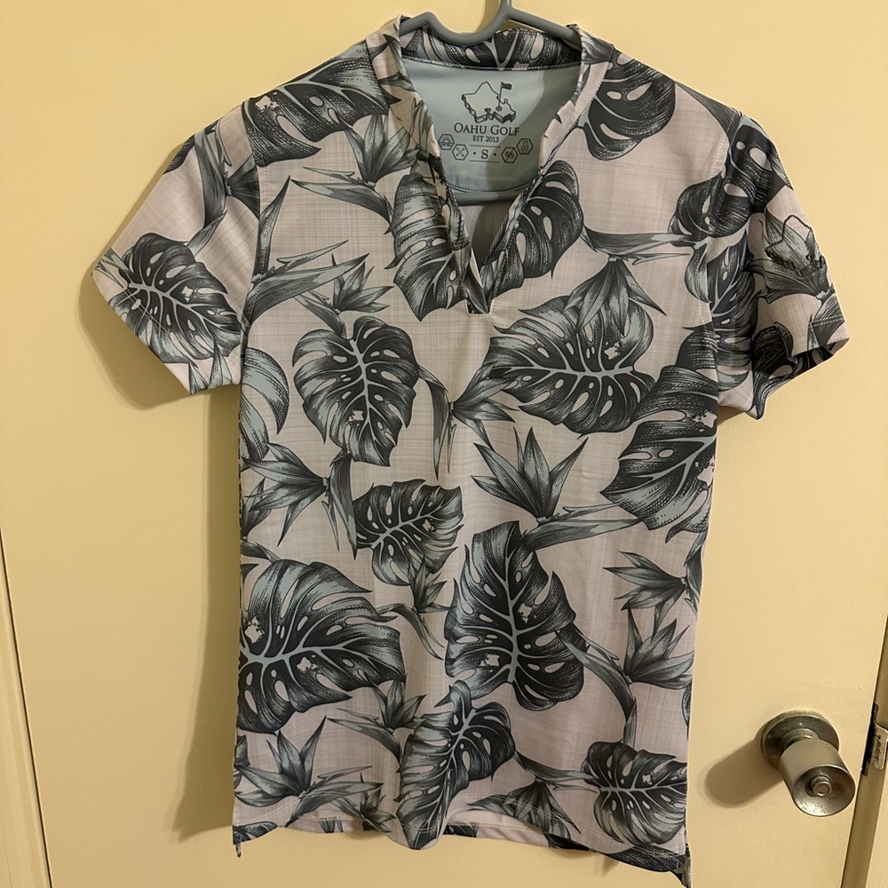 Women’s s small oga Oahu golf apparel golf polo shirt. NWOT
